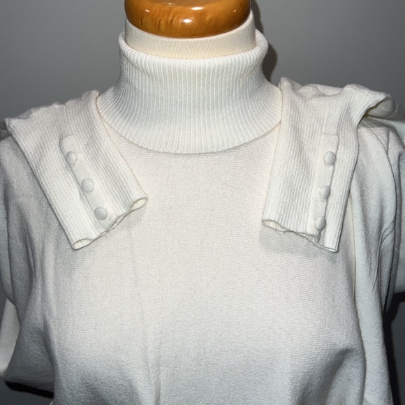 Beautiful dolman sleeve sweater, winter white, medium - Picture 4 of 11